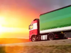 Ile waży ciągnik siodłowy? DMC, ładowność i przepisy w Polsce